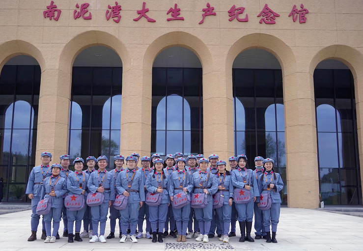 欧博ABG环保赴延安学习南泥湾精神并参观洛川苹果基地